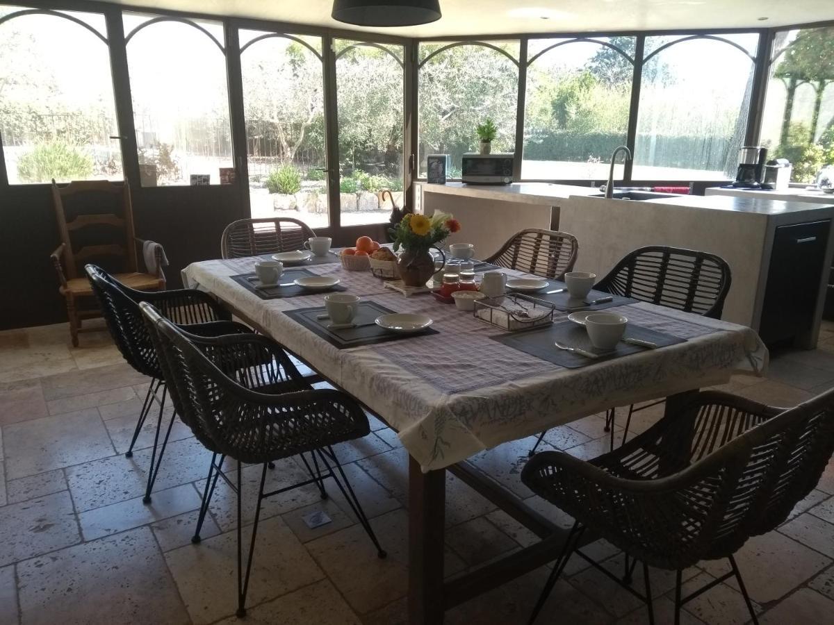 לינה וארוחת בוקר לאמבסק Mas De Camejean מראה חיצוני תמונה